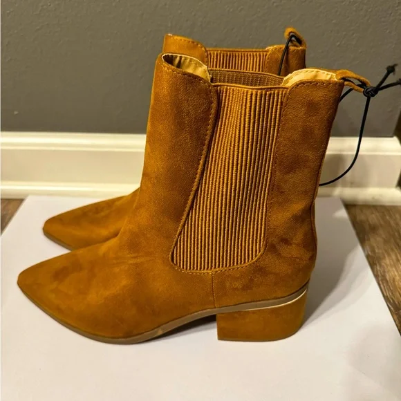 Ankle Boots, Express, New Never Worn), Size 8, Brown Suede
